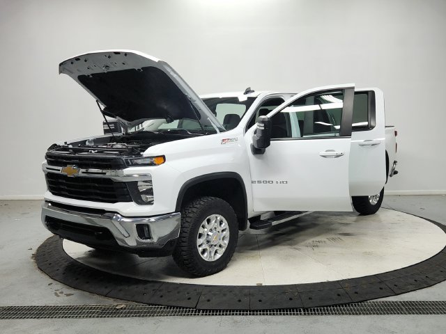 Used 2025 Chevrolet Silverado 2500 LT AWD/4WD image 12