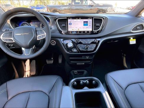 New 2026 Chrysler Voyager LX image 5