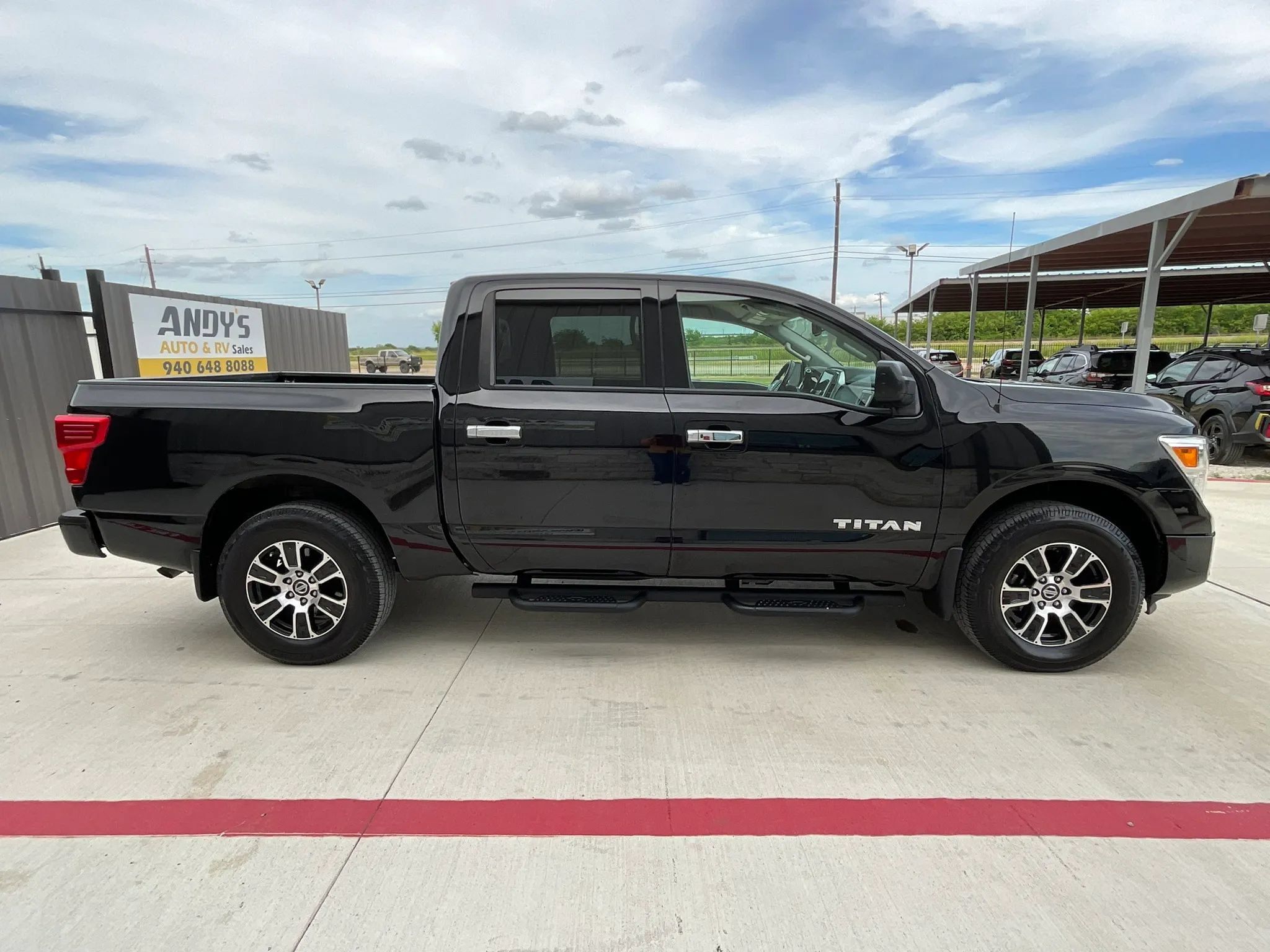 Used 2021 Nissan Titan SV w/ SV Convenience Package AWD/4WD image 11