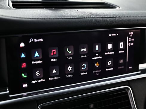 Used 2022 Porsche Panamera image 37