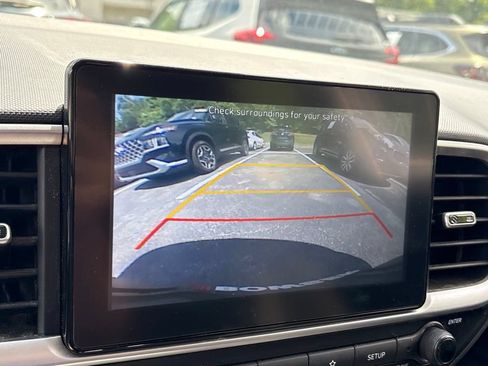 Used 2020 Hyundai Venue SE FWD image 13