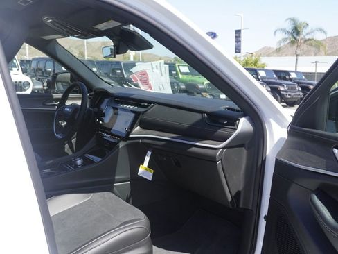 New 2026 Jeep Grand Cherokee Altitude image 22