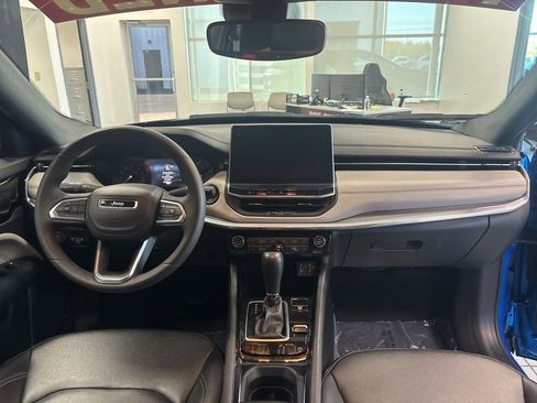 Used 2024 Jeep Compass Limited image 11