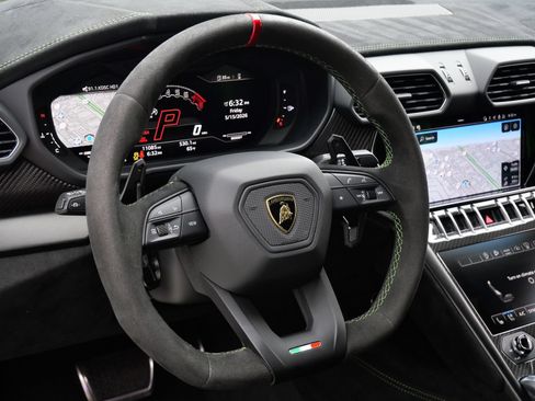 Used 2024 Lamborghini Urus Performante AWD/4WD image 12