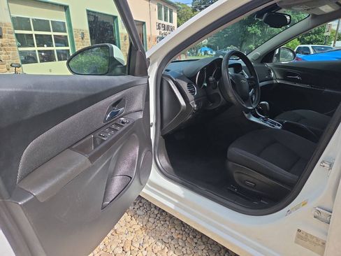Used 2016 Chevrolet Cruze LT FWD image 14