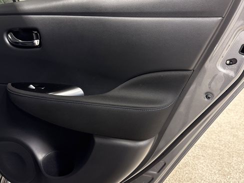 Used 2024 Nissan Leaf S image 19