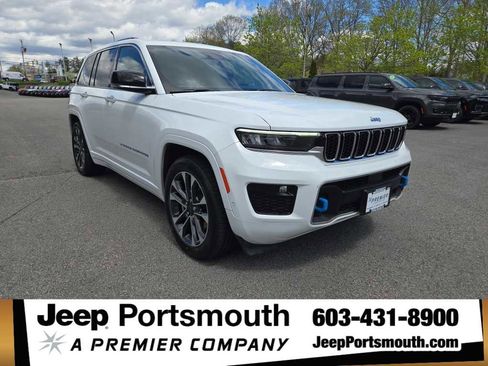 Used 2022 Jeep Grand Cherokee Overland w/ Luxury Tech Group IV AWD/4WD image 1