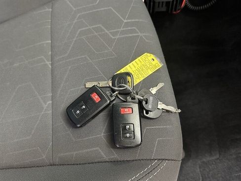 Used 2018 Toyota Tacoma TRD Off-Road AWD/4WD image 35