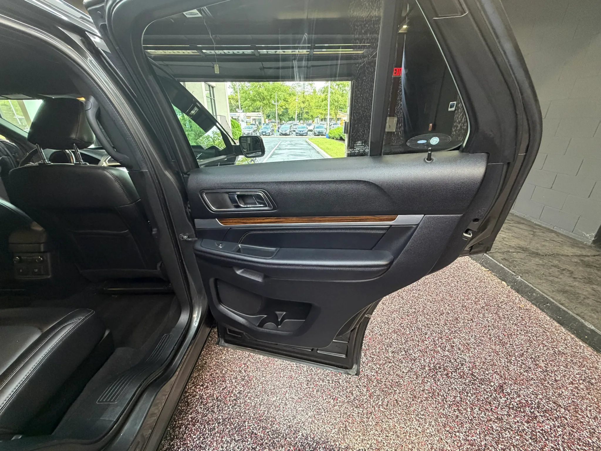 Used 2019 Ford Explorer Limited w/ Class III Trailer Tow Package FWD image 39