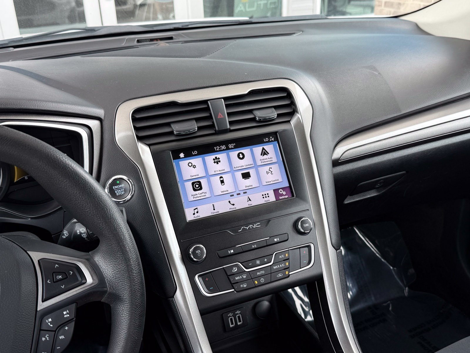 Used 2019 Ford Fusion SE FWD image 32