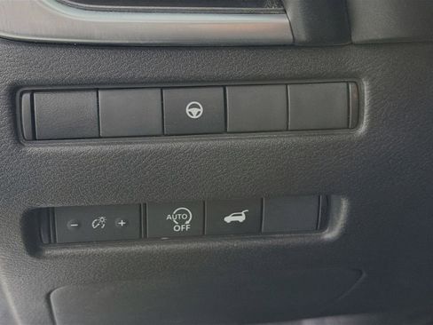 Used 2024 Nissan Rogue SV image 12