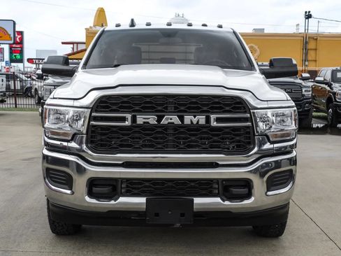 Used 2022 RAM 3500 Tradesman w/ Chrome Appearance Group AWD/4WD image 3