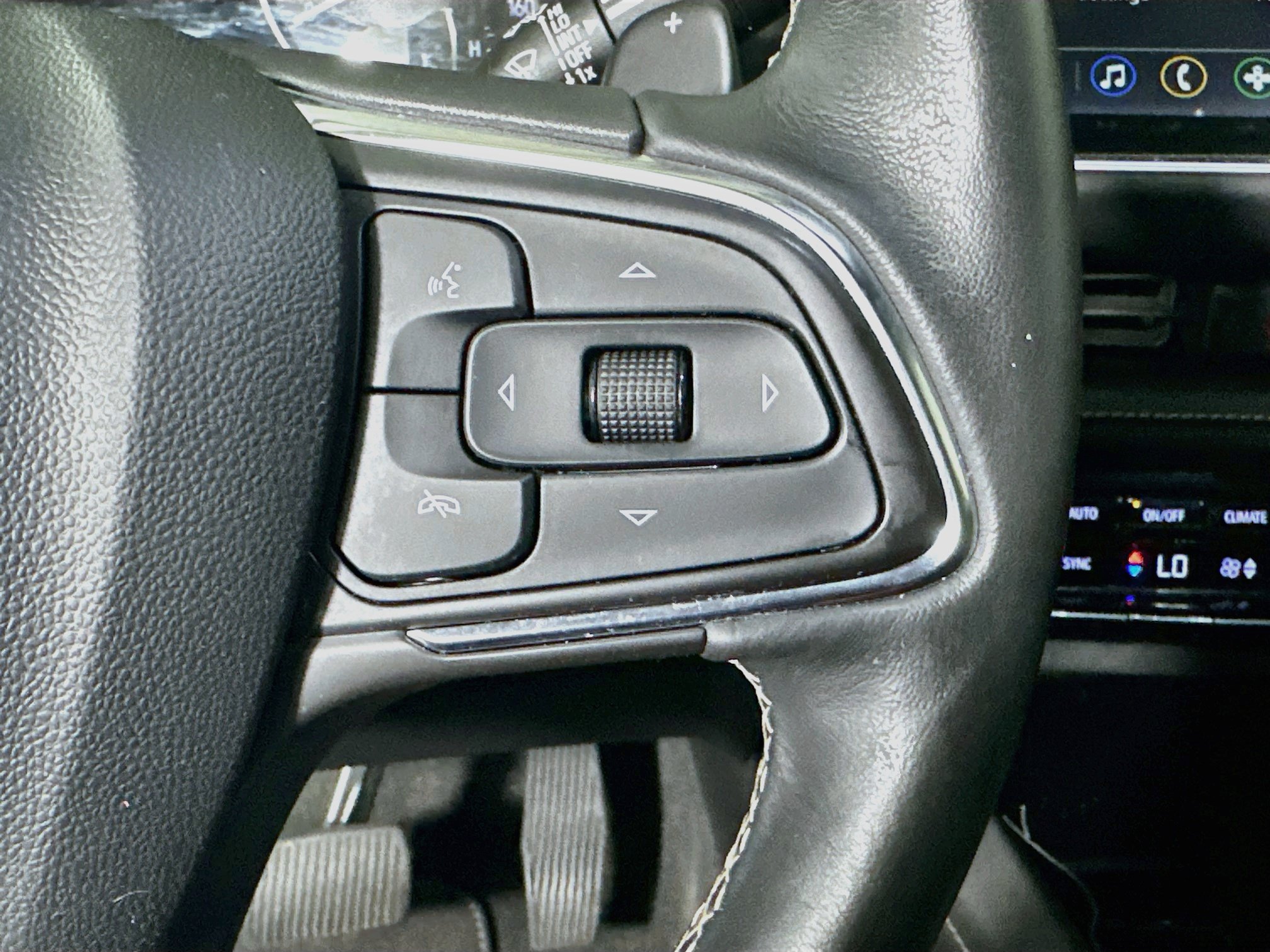Used 2023 Buick Envision Essence AWD/4WD image 17
