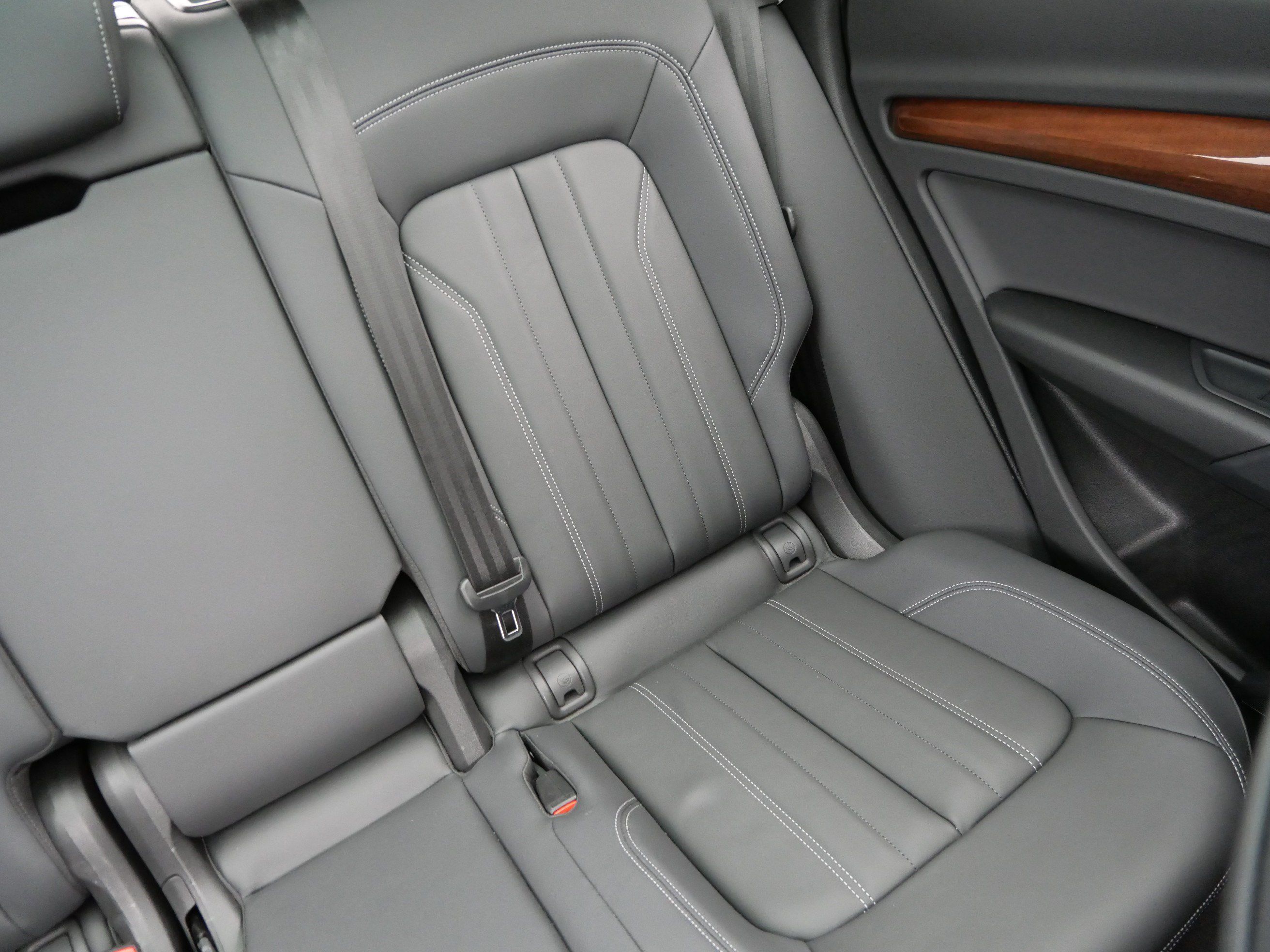 Used 2023 Audi Q5 2.0T Premium w/ Convenience Package AWD/4WD image 14