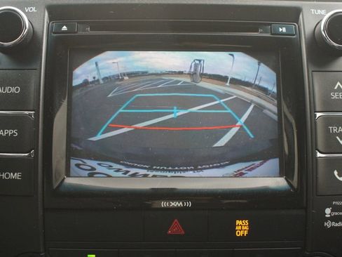 Used 2016 Toyota Camry SE image 7