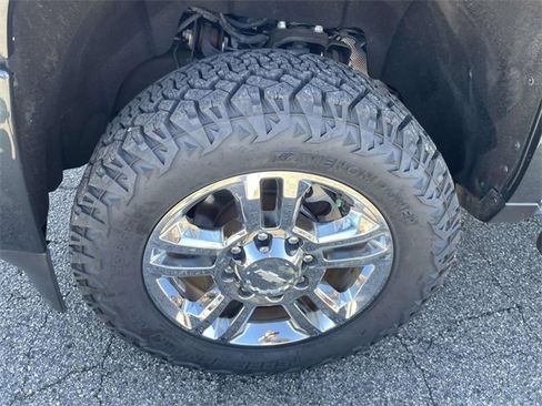 Used 2018 Chevrolet Silverado 2500 High Country image 11