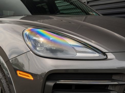 Certified 2023 Porsche Cayenne AWD/4WD image 16