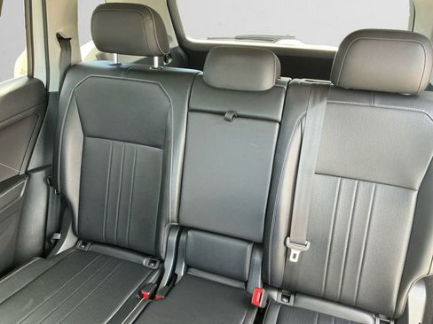 Used 2022 Volkswagen Tiguan SE image 13