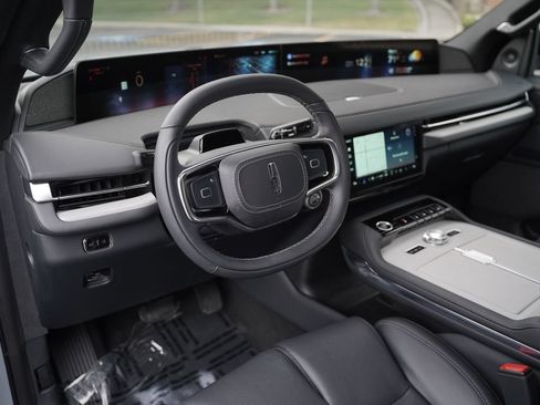 Used 2025 Lincoln Navigator Reserve w/ Jet Appearance Package AWD/4WD image 9