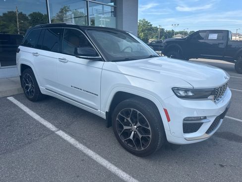 Used 2022 Jeep Grand Cherokee Summit AWD/4WD image 1