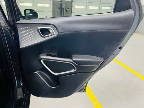 Used 2023 Kia Soul LX w/ LX Technology Package image 30