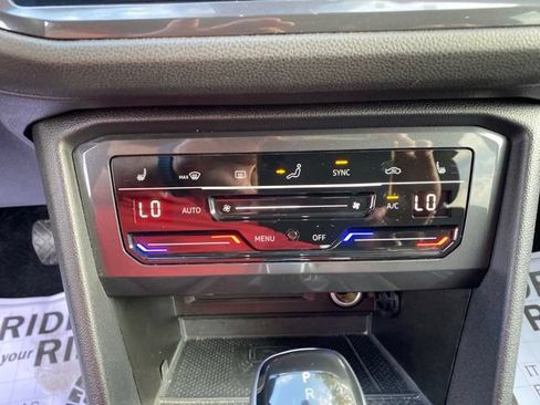 Used 2023 Volkswagen Tiguan SE w/ Panoramic Sunroof Package FWD image 14