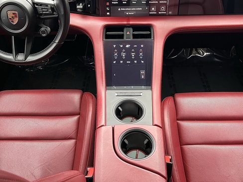 Used 2020 Porsche Taycan Turbo image 39