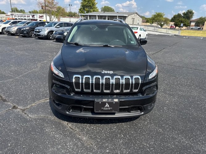 Used 2018 Jeep Cherokee Latitude w/ Cold Weather Group FWD image 10