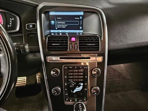 Used 2015 Volvo XC60 T6 R-Design Premier Plus image 14