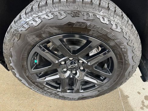 Used 2025 Chevrolet Silverado 1500 Custom image 5