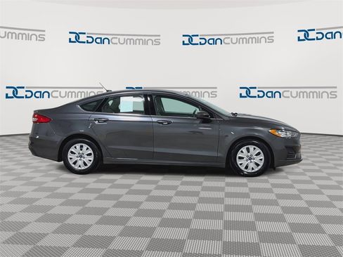 Used 2019 Ford Fusion S image 2