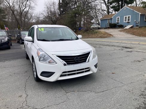 Used 2018 Nissan Versa SV image 3