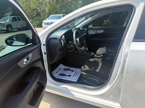Used 2023 Kia Forte LXS w/ LXS Technology Package FWD image 10