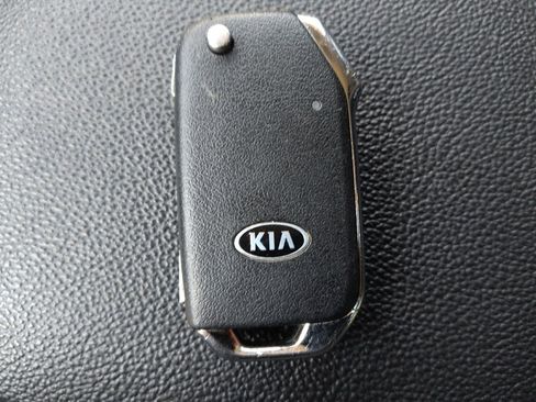 Used 2020 Kia Forte LXS FWD image 32