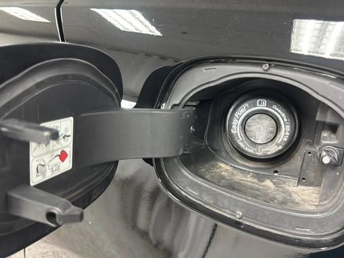Used 2016 Ford Fusion SE FWD image 27