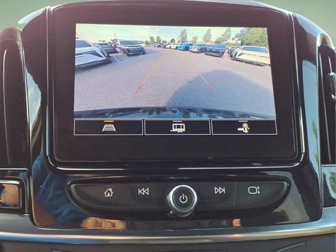 Used 2023 Chevrolet Traverse LT FWD image 19