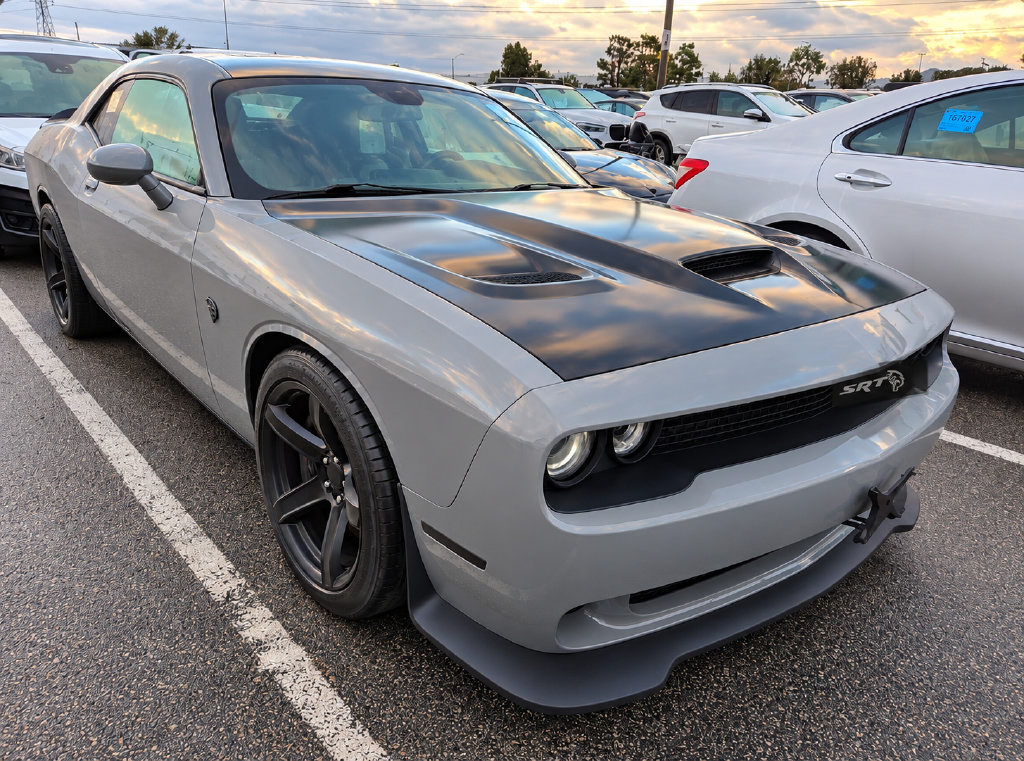 Used 2018 Dodge Challenger SRT Hellcat RWD image 2