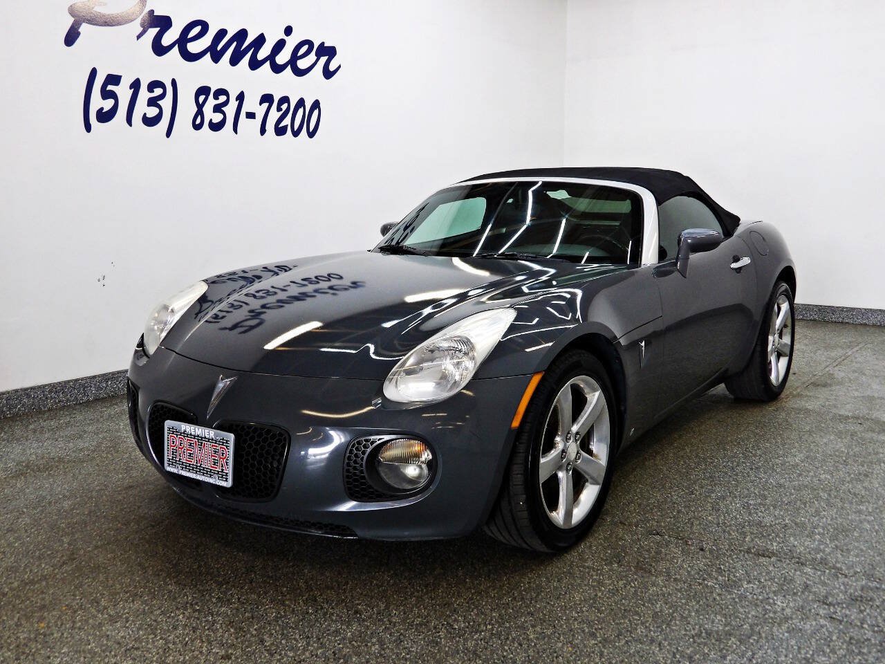 Used 2008 Pontiac Solstice GXP w/ Premium Package RWD image 1