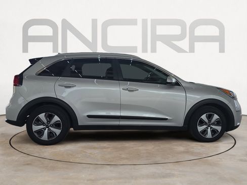 Used 2019 Kia Niro EX w/ Option Group 040 FWD image 9