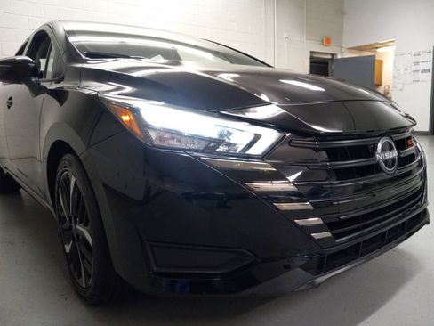 Used 2024 Nissan Versa SR image 5