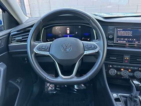 Used 2024 Volkswagen Jetta SE w/ Panoramic Sunroof Package image 16