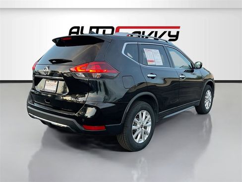Used 2020 Nissan Rogue SV image 7