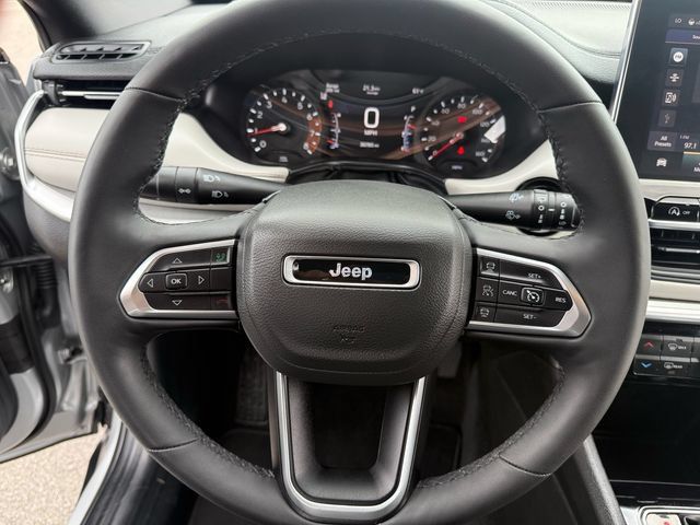 Used 2025 Jeep Compass Limited AWD/4WD image 12