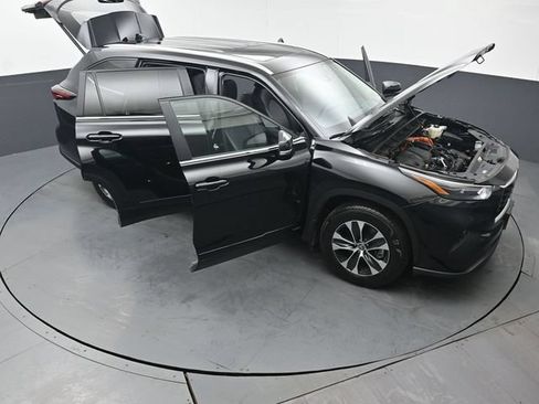 Certified 2026 Toyota Highlander XLE w/ Protection Package #3 (TMS) AWD/4WD image 58