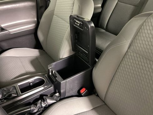 Used 2022 Toyota Tacoma SR AWD/4WD image 28