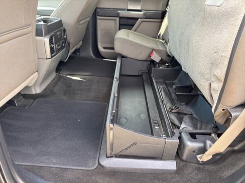 Used 2017 Ford F250 XLT w/ XLT Premium Package image 11