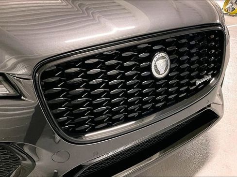 Certified 2024 Jaguar F-PACE R-Dynamic S image 31