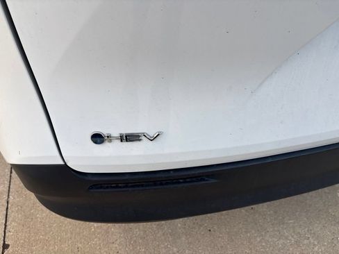 Used 2025 Toyota Sienna LE FWD image 25