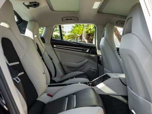 Used 2021 Porsche Panamera image 34