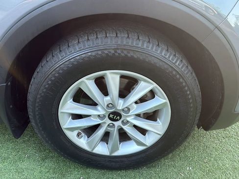 Used 2020 Kia Sorento LX AWD/4WD image 45